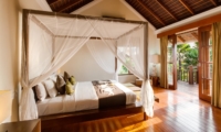 Bedroom with Wooden Floor - Villa Gita Ungasan - Ungasan, Bali