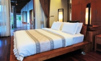 Bedroom with Table Lamps - Villa Griya Aditi - Ubud, Bali