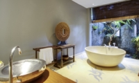 Bathroom with Bathtub - Villa Hansa - Canggu, Bali