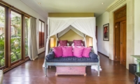 Bedroom with Sofa - Villa Hansa - Canggu, Bali