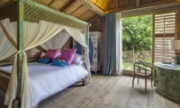Bedroom with Wooden Floor - Villa Hansa - Canggu, Bali