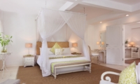 Bedroom with Dressing Area - Villa Hermosa - Seminyak, Bali
