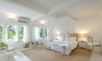 Bedroom with Seating Area - Villa Hermosa - Seminyak, Bali