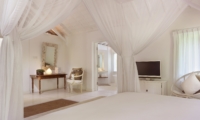 Bedroom with Dressing Area and TV - Villa Hermosa - Seminyak, Bali