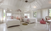 Twin Bedroom with Bunk Beds and Seating Area - Villa Hermosa - Seminyak, Bali