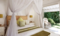 Bedroom and Outdoor Area - Villa Hermosa - Seminyak, Bali