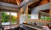 Bathroom with Bathtub ans View - Villa Ipanema - Canggu, Bali