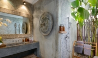 Bathroom with Mirror - Villa Ipanema - Canggu, Bali
