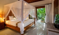 Four Poster Bed with View - Villa Istana Satu - Seminyak, Bali