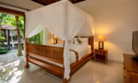 Four Poster Bed with Garden View - Villa Istana Satu - Seminyak, Bali