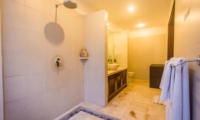 Bathroom with Shower - Villa Jaclan - Seminyak, Bali