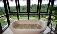 Semi Open Bathtub - Villa Kelusa - Ubud, Bali