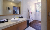 Bathroom with Shower - Villa Kinara - Seminyak, Bali