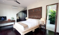 Bedroom with TV - Villa Kipi - Batubelig, Bali