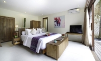 Bedroom with TV - Villa Kubu - Seminyak, Bali