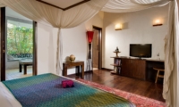 Bedroom with TV - Villa Kubu 9 - Seminyak, Bali