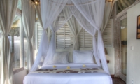 Bedroom with Mosquito Net - Villa Laksmana 1 - Seminyak, Bali