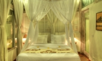 Bedroom with Wooden Floor - Villa Laksmana 1 - Seminyak, Bali