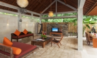 Living Area with TV - Villa Liang - Batubelig, Bali
