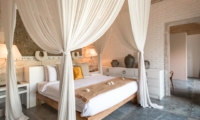 Bedroom with Table Lamps - Villa Little Mannao - Kerobokan, Bali