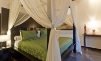 Bedroom with Four Poster Bed - Villa Mahkota - Seminyak, Bali