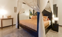 Bedroom with Table Lamps - Villa Mahkota - Seminyak, Bali