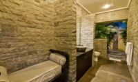 Bathroom with Seating Area - Villa Mahkota - Seminyak, Bali