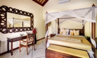 Bedroom with Four Poster Bed - Villa Mango - Seminyak, Bali