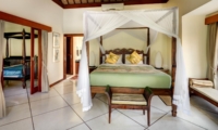 Bedroom with Four Poster Bed and Seating Area - Villa Mango - Seminyak, Bali