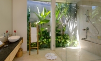 Bathroom with Shower - Villa Manis Aramanis - Jimbaran, Bali