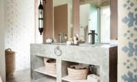 Bathroom with Mirror - Villa Mannao - Kerobokan, Bali