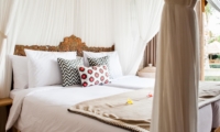 Bedroom with Mosquito Net - Villa Mannao - Kerobokan, Bali