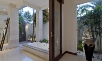 Bathroom with Bathtub - Villa Merayu - Canggu, Bali
