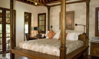 Bedroom and Balcony - Villa Oost Indies - Seminyak, Bali