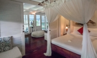 Bedroom with Wooden Floor - Villa Pandora - Seminyak, Bali