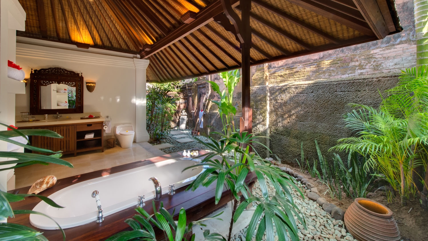 Semi Open Bathtub - Villa Pangi Gita - Pererenan, Bali