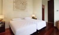 Twin Bedroom with Wooden Floor - Villa Portsea - Seminyak, Bali