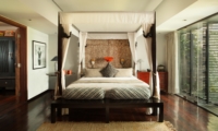 Four Poster Bed with Wooden Floor - Villa Samuan - Seminyak, Bali