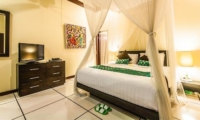 Bedroom with TV and Mirror - Villa Saphir - Seminyak, Bali