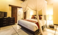 Bedroom with Mosquito Net and TV - Villa Saphir - Seminyak, Bali