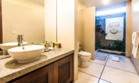 Bathroom with Shower - Villa Saphir - Seminyak, Bali