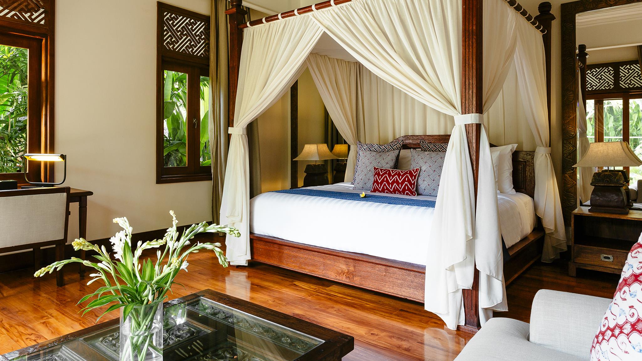 Bedroom with Wooden Floor - Villa Semarapura - Seseh, Bali