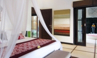 Bedroom and En-Suite Bathroom - Villa Sesari - Seminyak, Bali