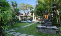 Lawns - Villa Sesari - Seminyak, Bali