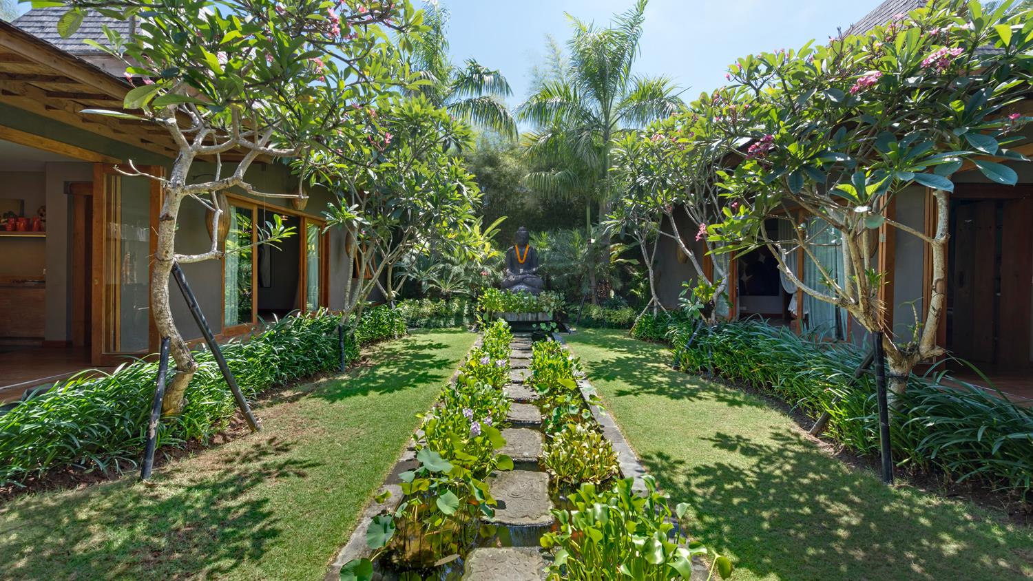 Lawns - Villa Shambala - Seminyak, Bali