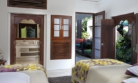 Twin Bedroom and Bathroom - Villa Shinta Dewi - Seminyak, Bali