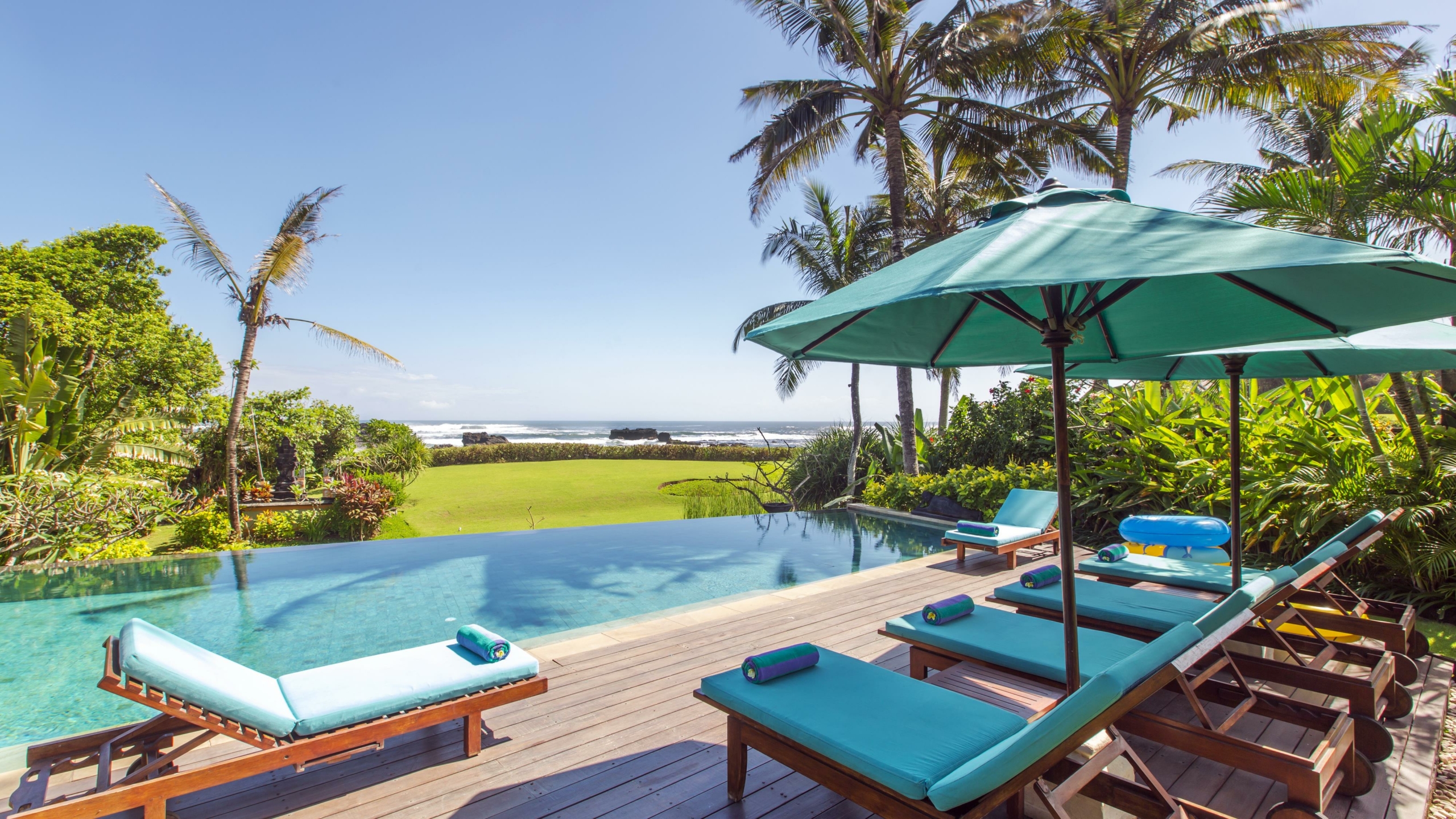 Pool Side Loungers - Villa Tanju - Seseh, Bali