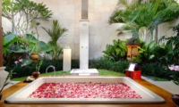 Romantic Bathtub Set Up - Villa Tanju - Seseh, Bali