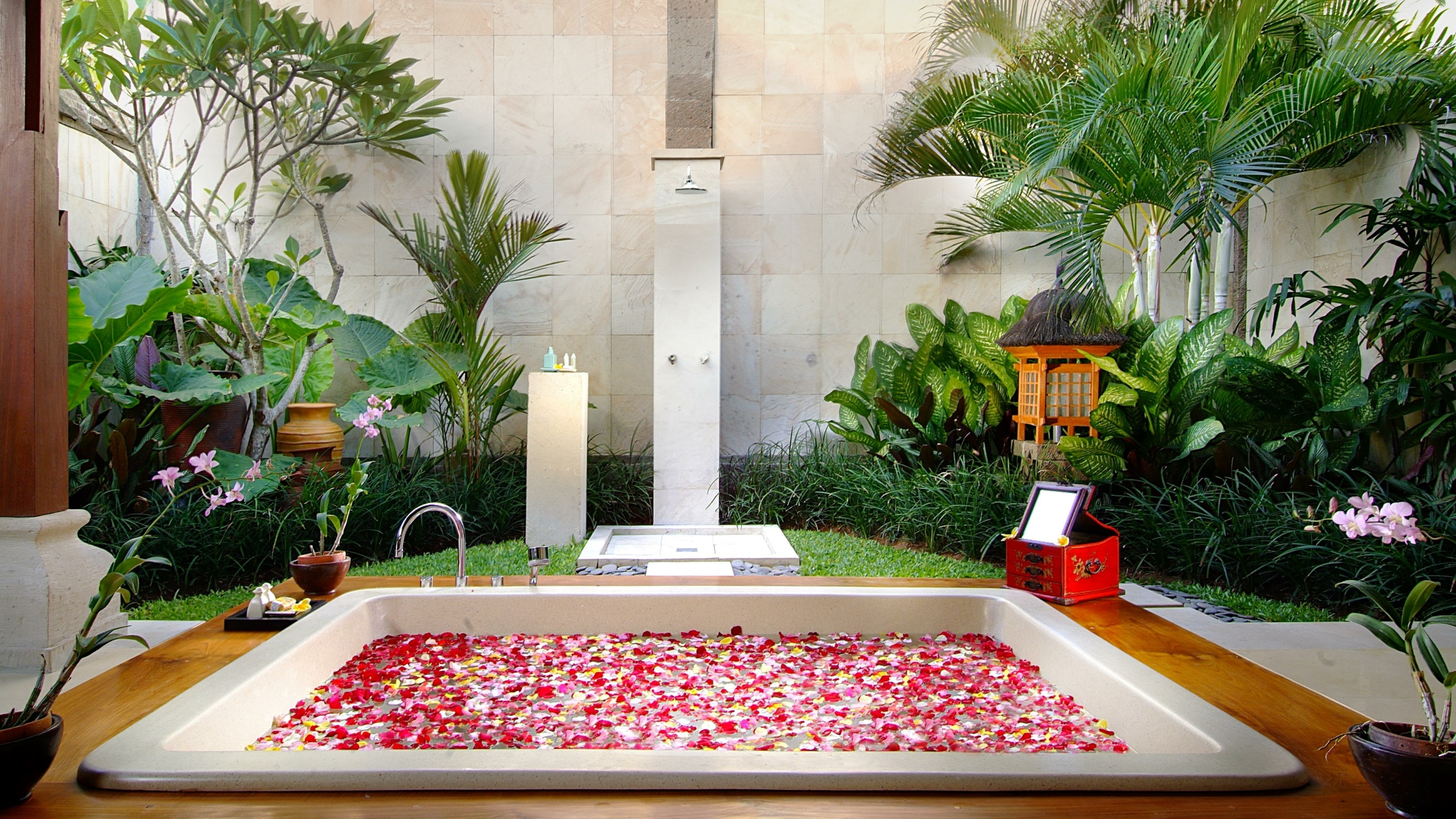 Romantic Bathtub Set Up - Villa Tanju - Seseh, Bali