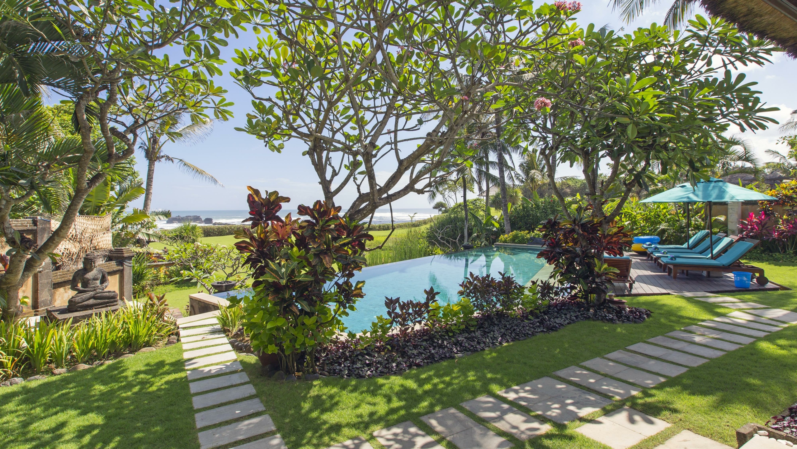 Gardens and Pool - Villa Tanju - Seseh, Bali